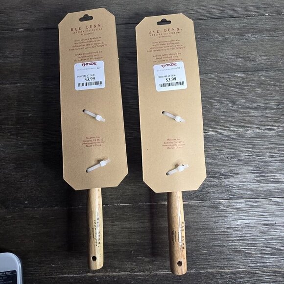 NWT Rae Dunn Artisan Christmas Baking Spatula Lot Of 2 Let It Snow Santa - Picture 5 of 9